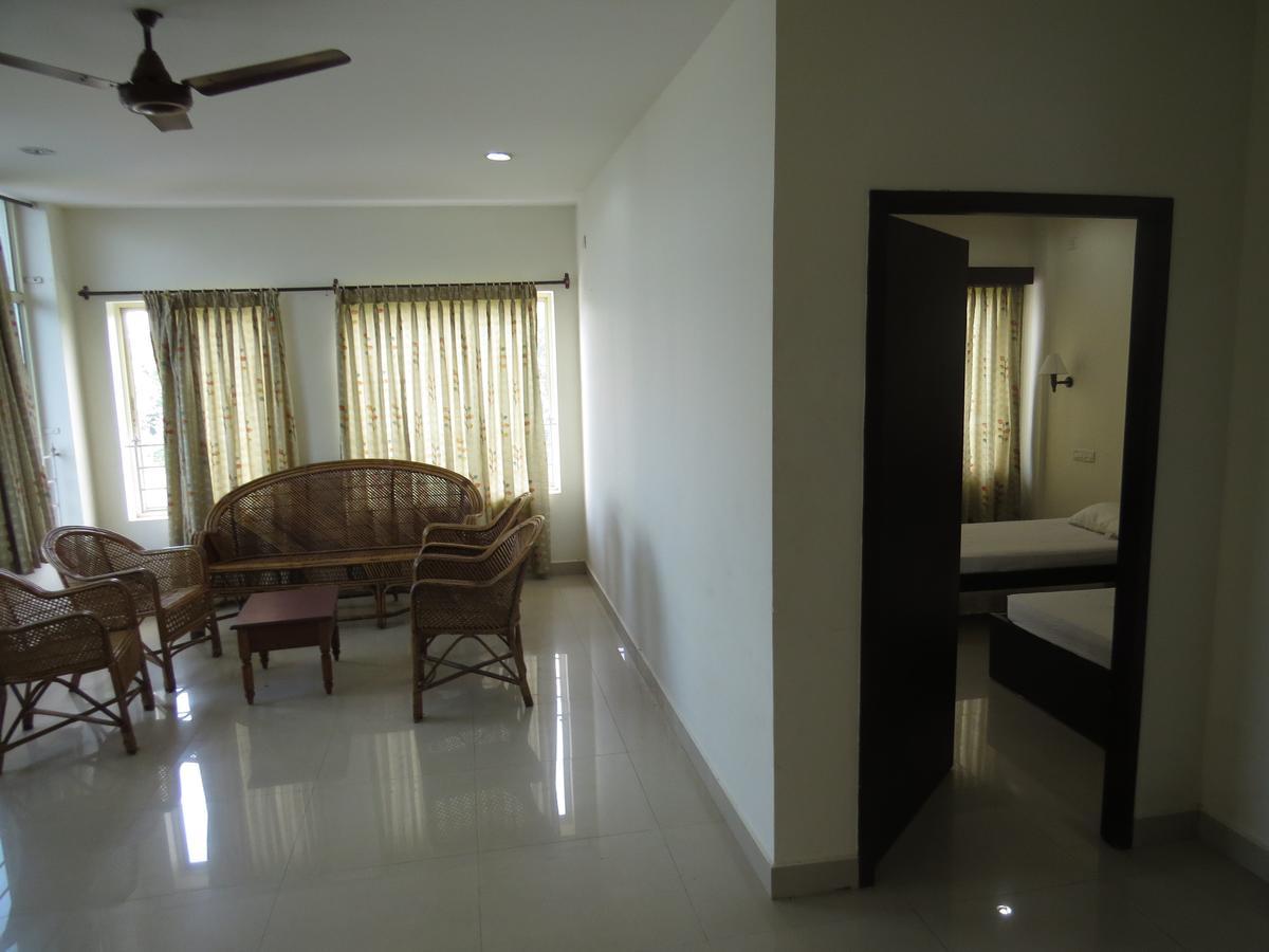 מלון Adur Lals Residency מראה חיצוני תמונה