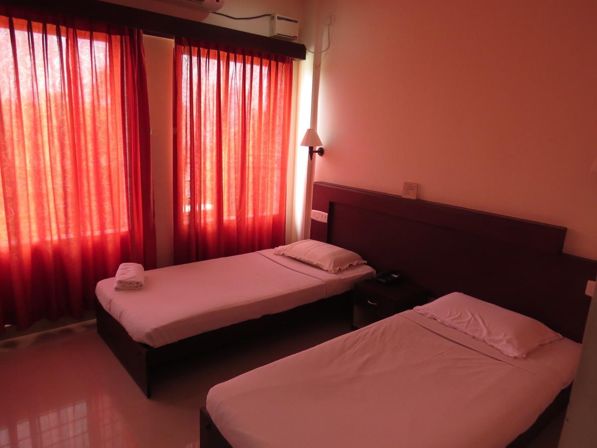 מלון Adur Lals Residency חדר תמונה
