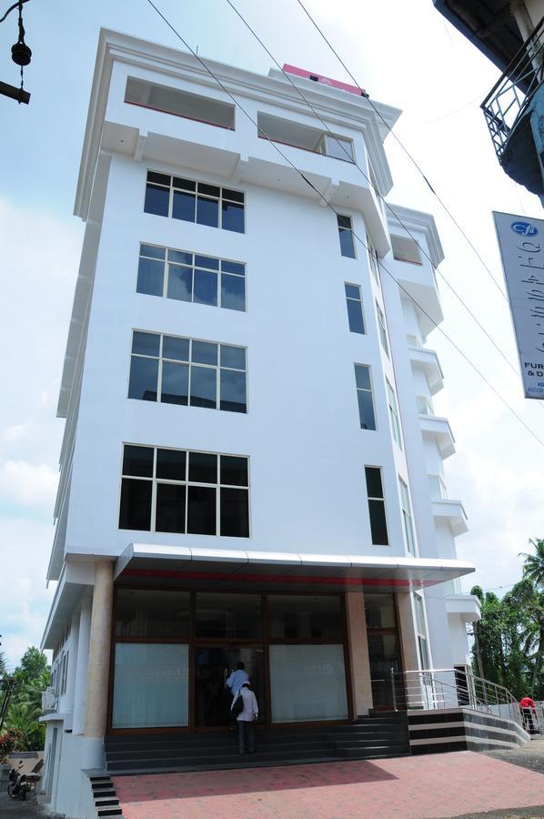 מלון Adur Lals Residency מראה חיצוני תמונה