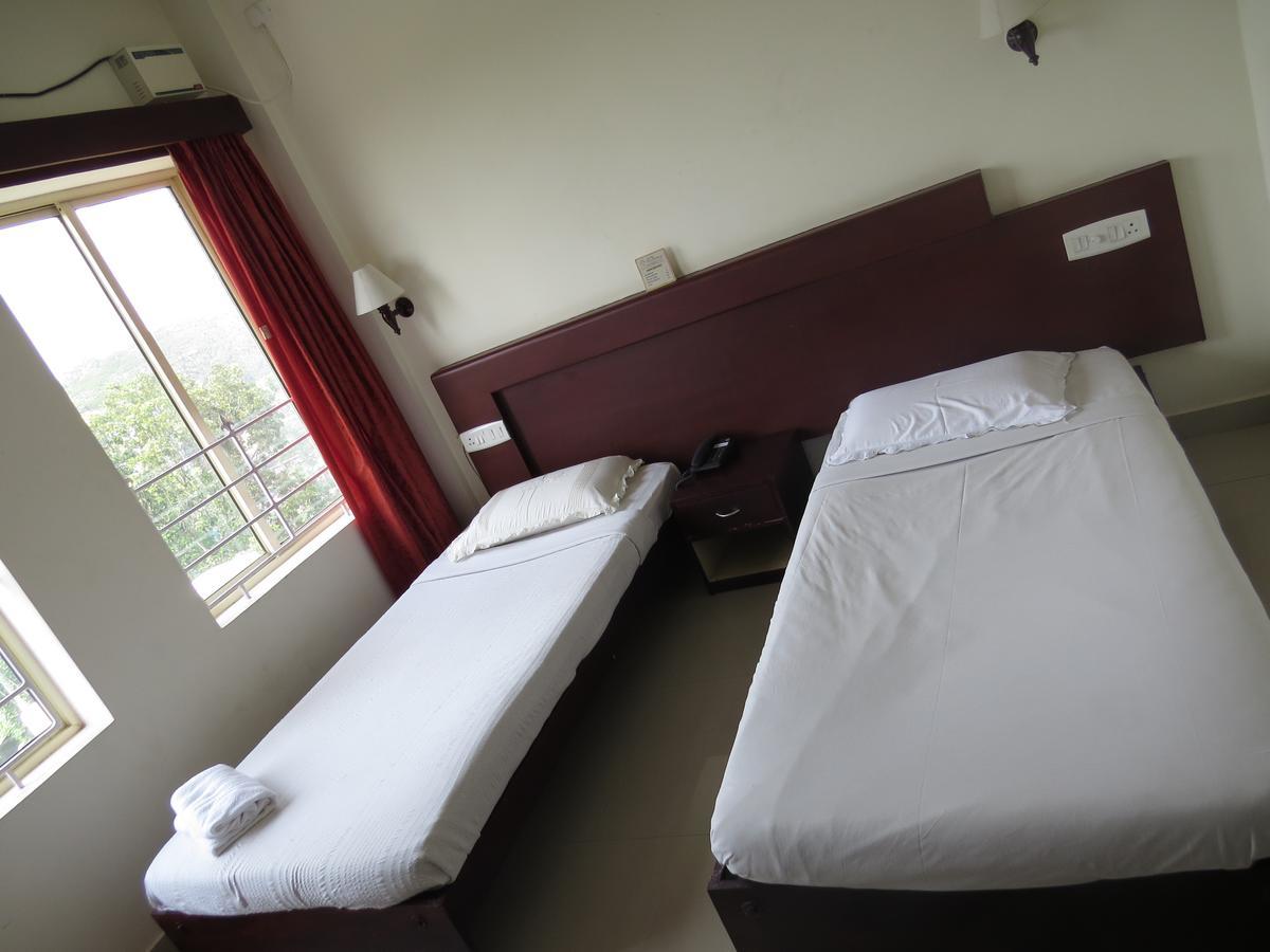 מלון Adur Lals Residency חדר תמונה