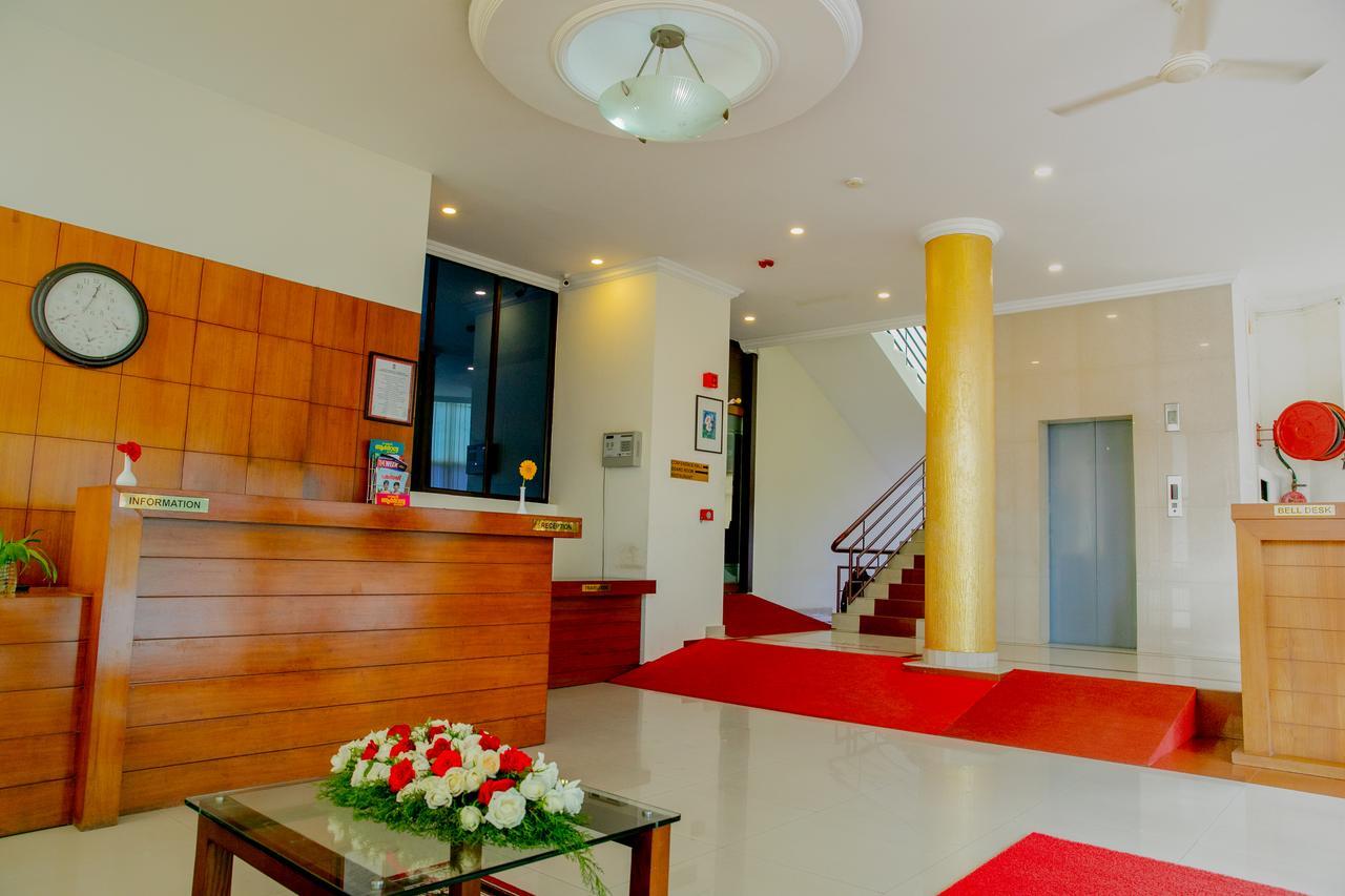 מלון Adur Lals Residency מראה חיצוני תמונה