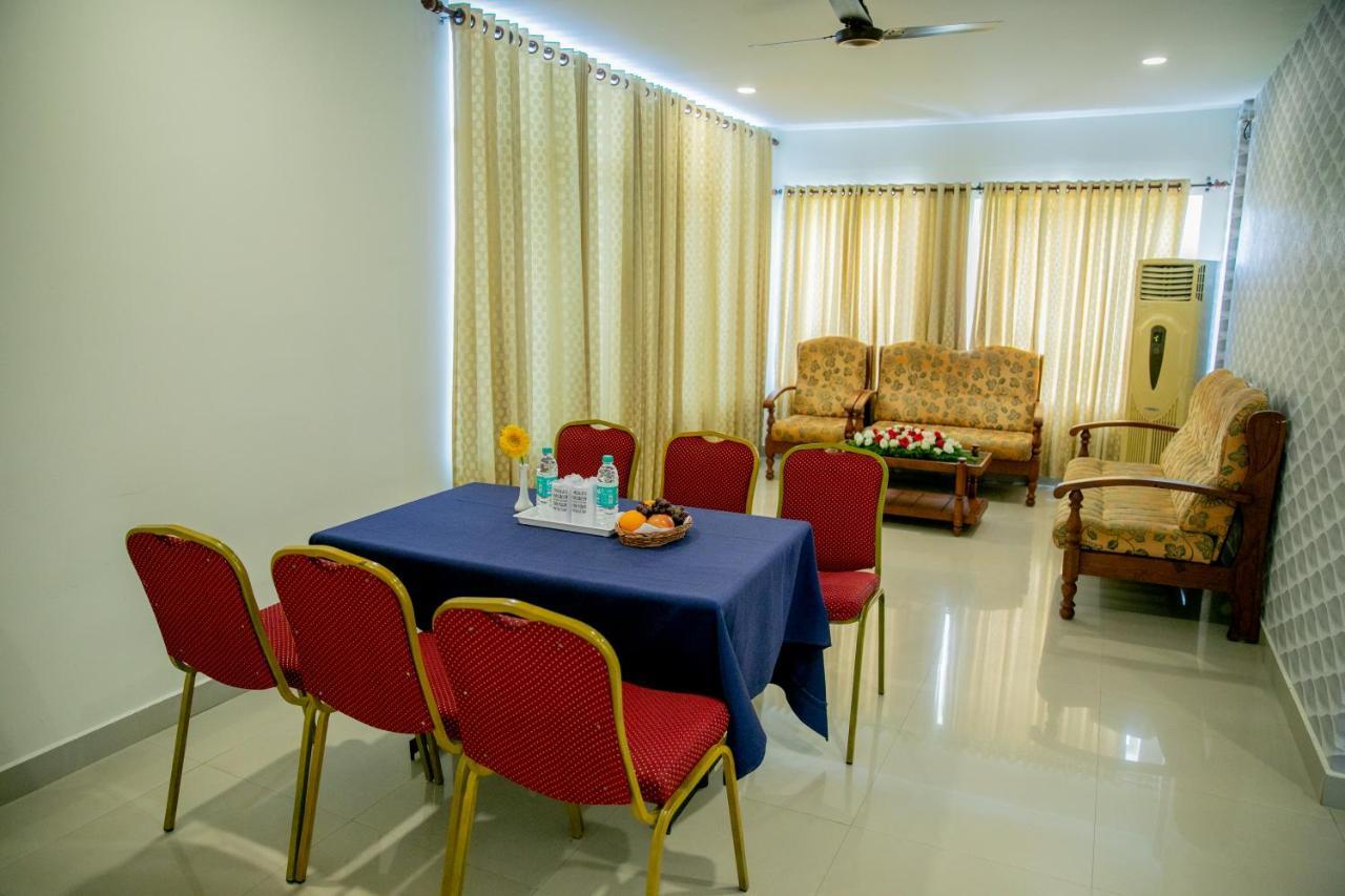 מלון Adur Lals Residency מראה חיצוני תמונה