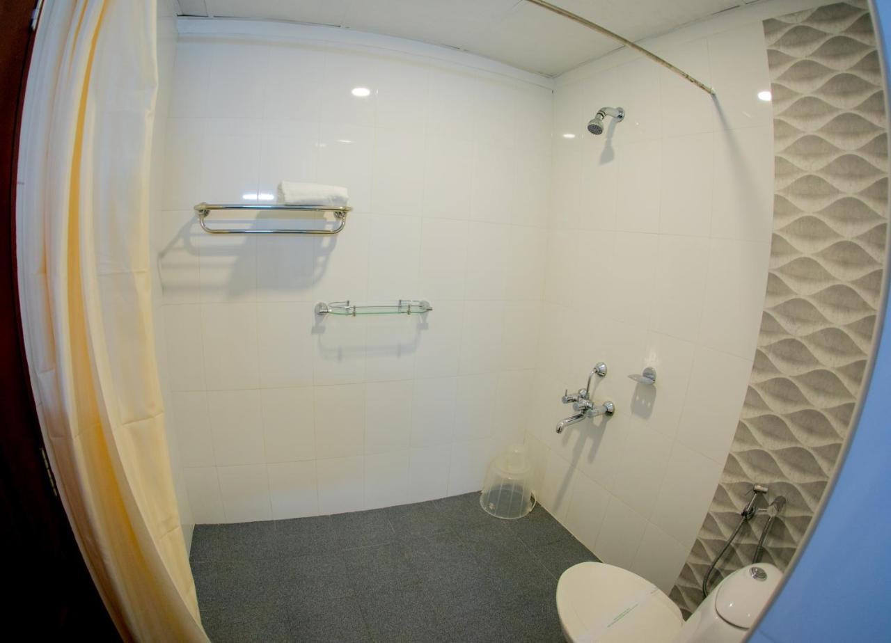 מלון Adur Lals Residency מראה חיצוני תמונה