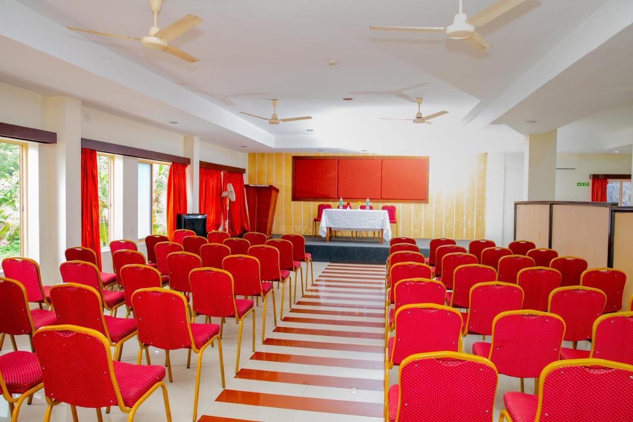 מלון Adur Lals Residency מראה חיצוני תמונה