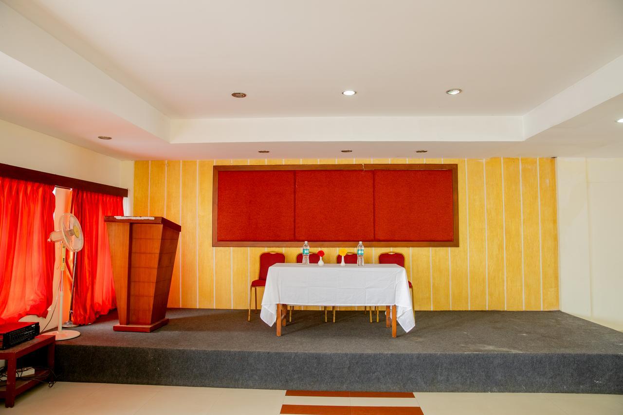 מלון Adur Lals Residency מראה חיצוני תמונה